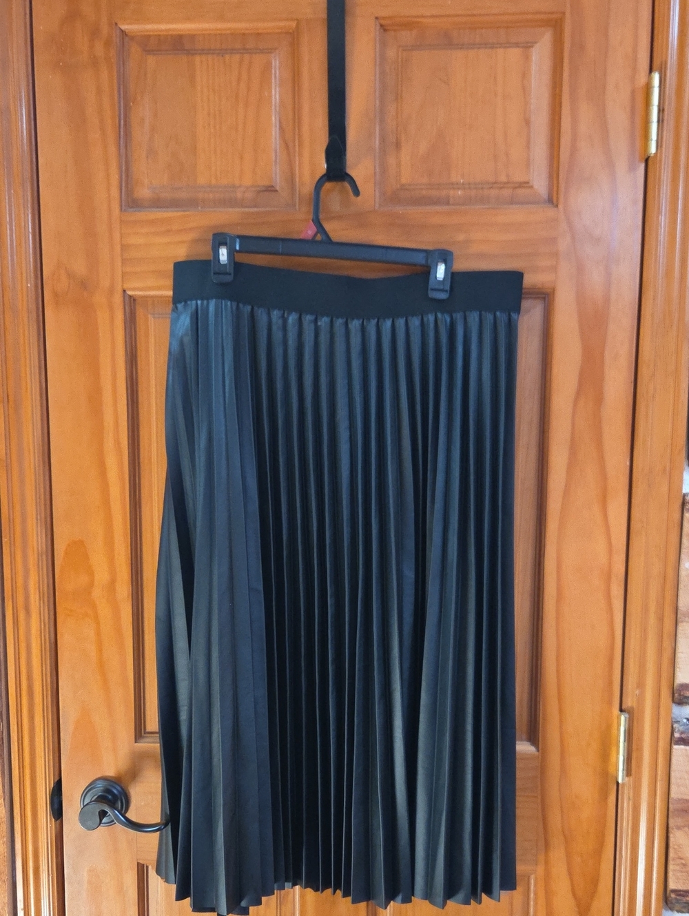 Time and Tru Black Pleated Midi Skirt with Elastic Waist